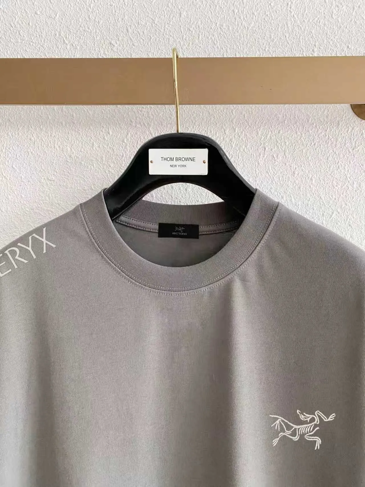 Arc’ter/ logo New Arrival ， ， ， ， T Same Style。 :Black White Blue Gray Size:S（90-130 ） M（125-140 ） L（135-160 ） XL（160-180 ） XXL（180 ）